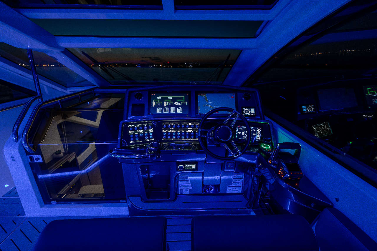 Galeon 375 GTO Cockpit image 14