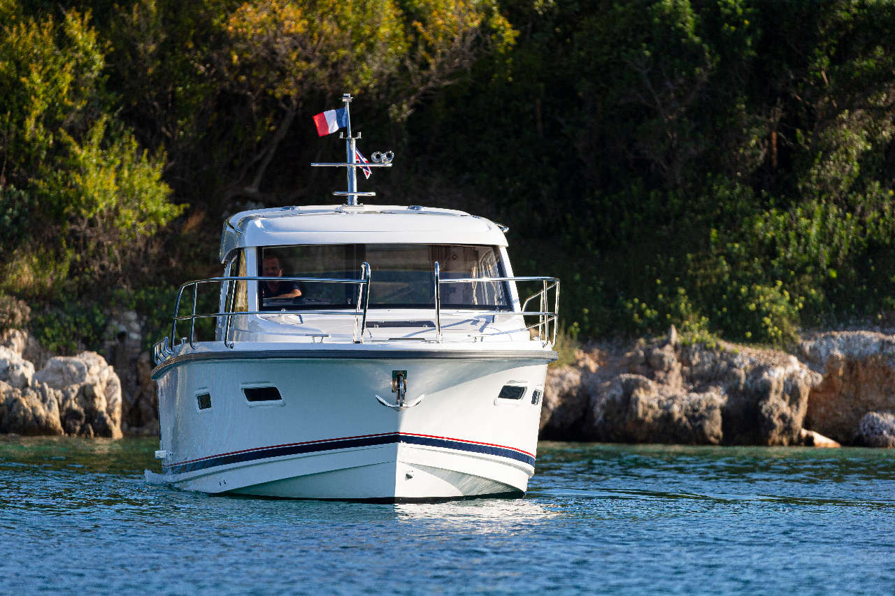 Nimbus 305 Coupe External image 5
