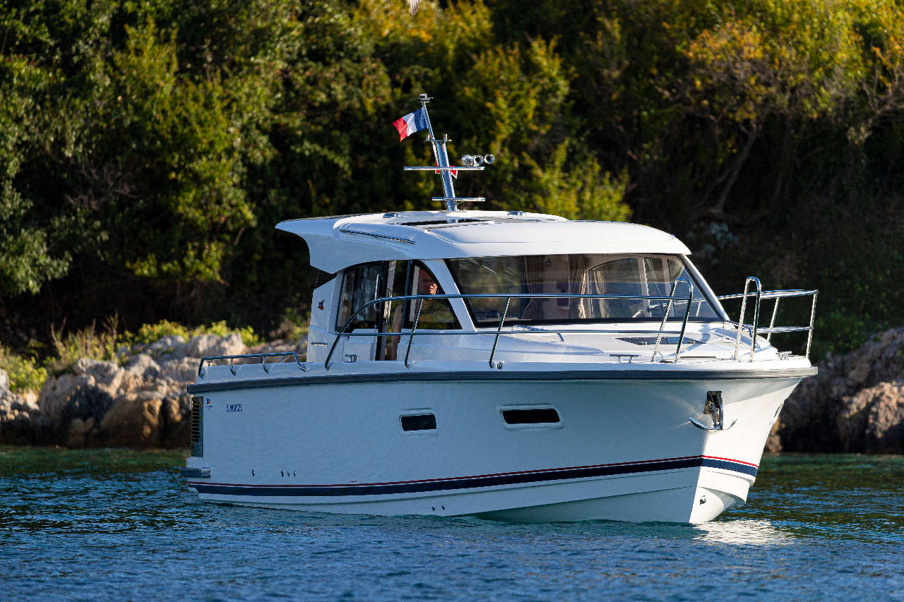 Nimbus 305 Coupe External image 6