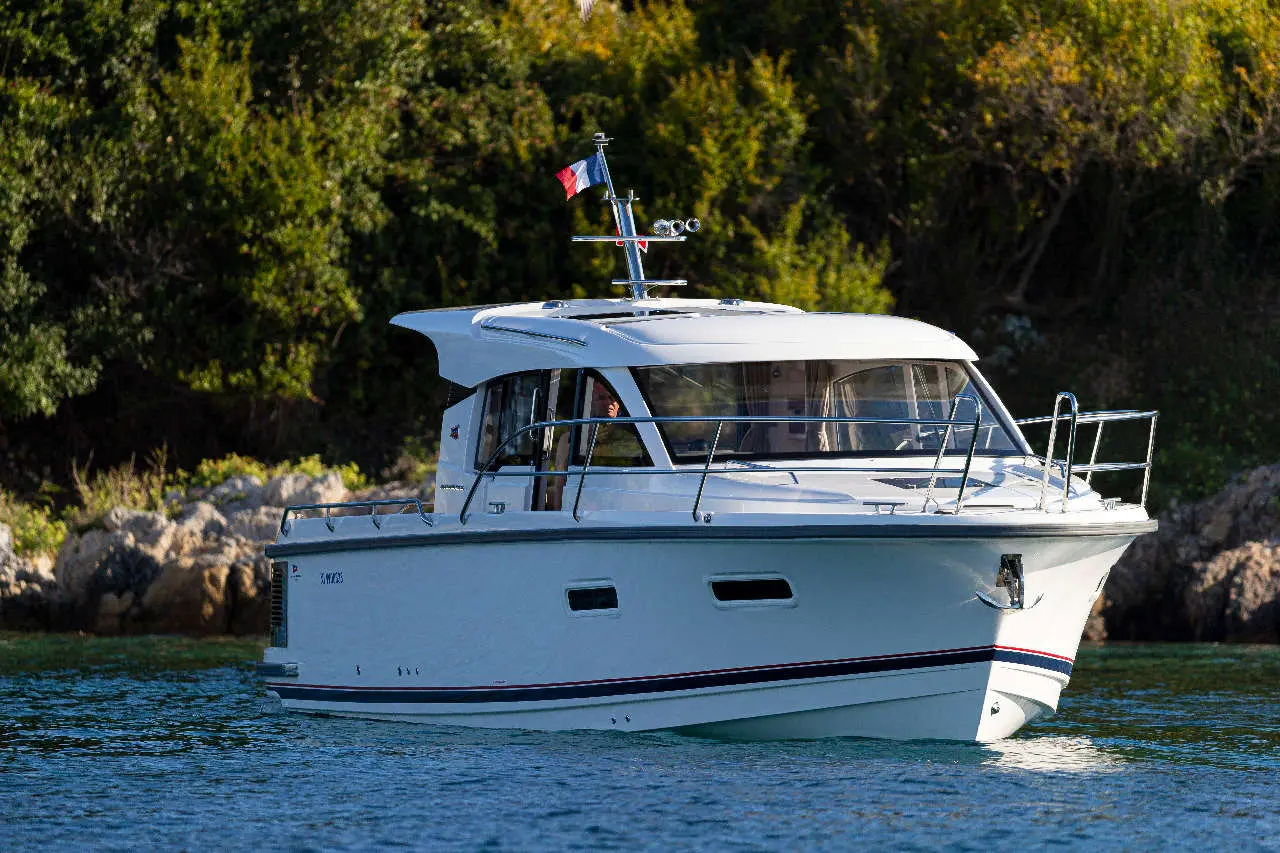 Nimbus 305 Coupe External image 6
