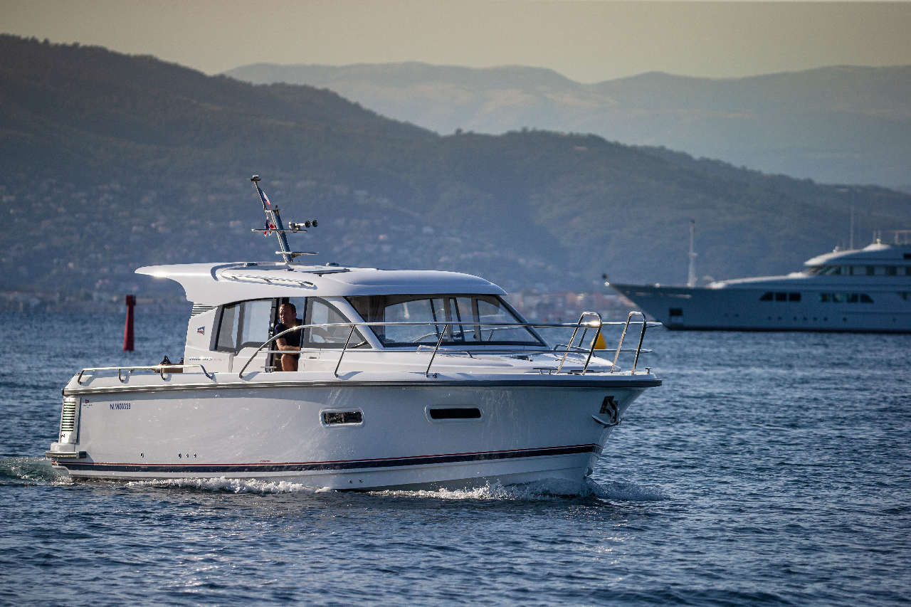 Nimbus 305 Coupe External image 8