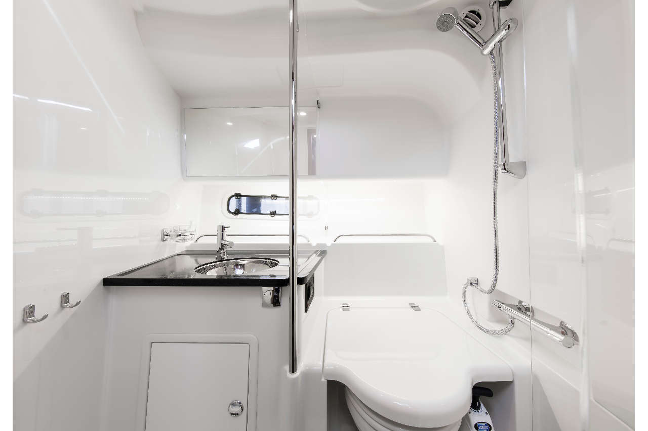 Nimbus 305 Drophead Interior image 4
