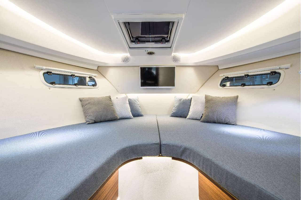 Nimbus 305 Drophead Interior image 5