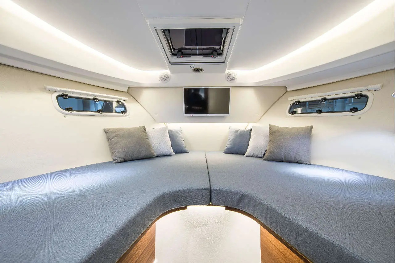 Nimbus 305 Drophead Interior image 5