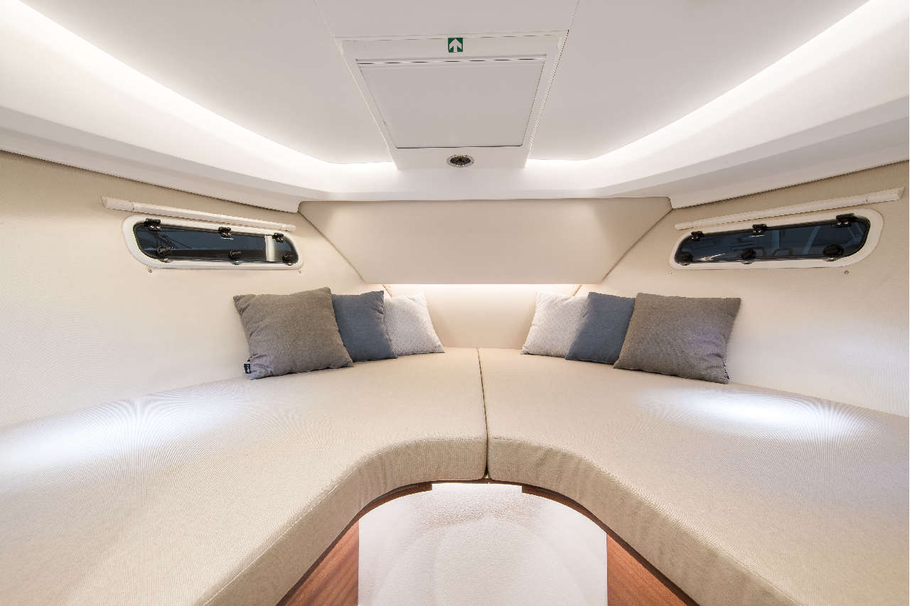 Nimbus 305 Drophead Interior image 6