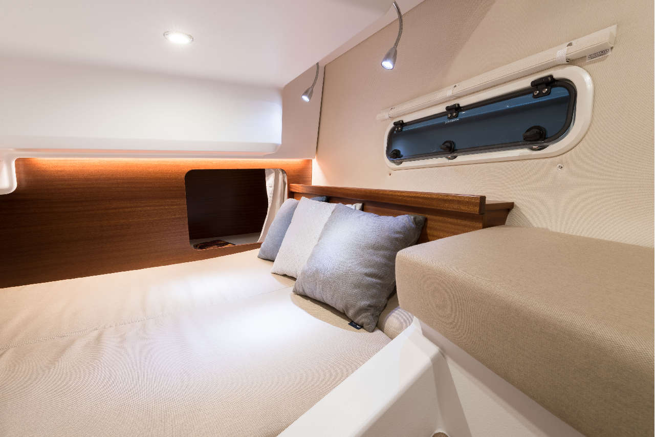 Nimbus 305 Drophead Interior image 8