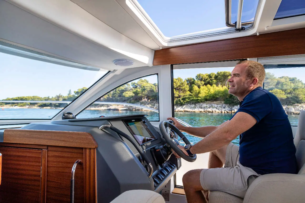 Nimbus 305 Coupe Lifestyle image 2