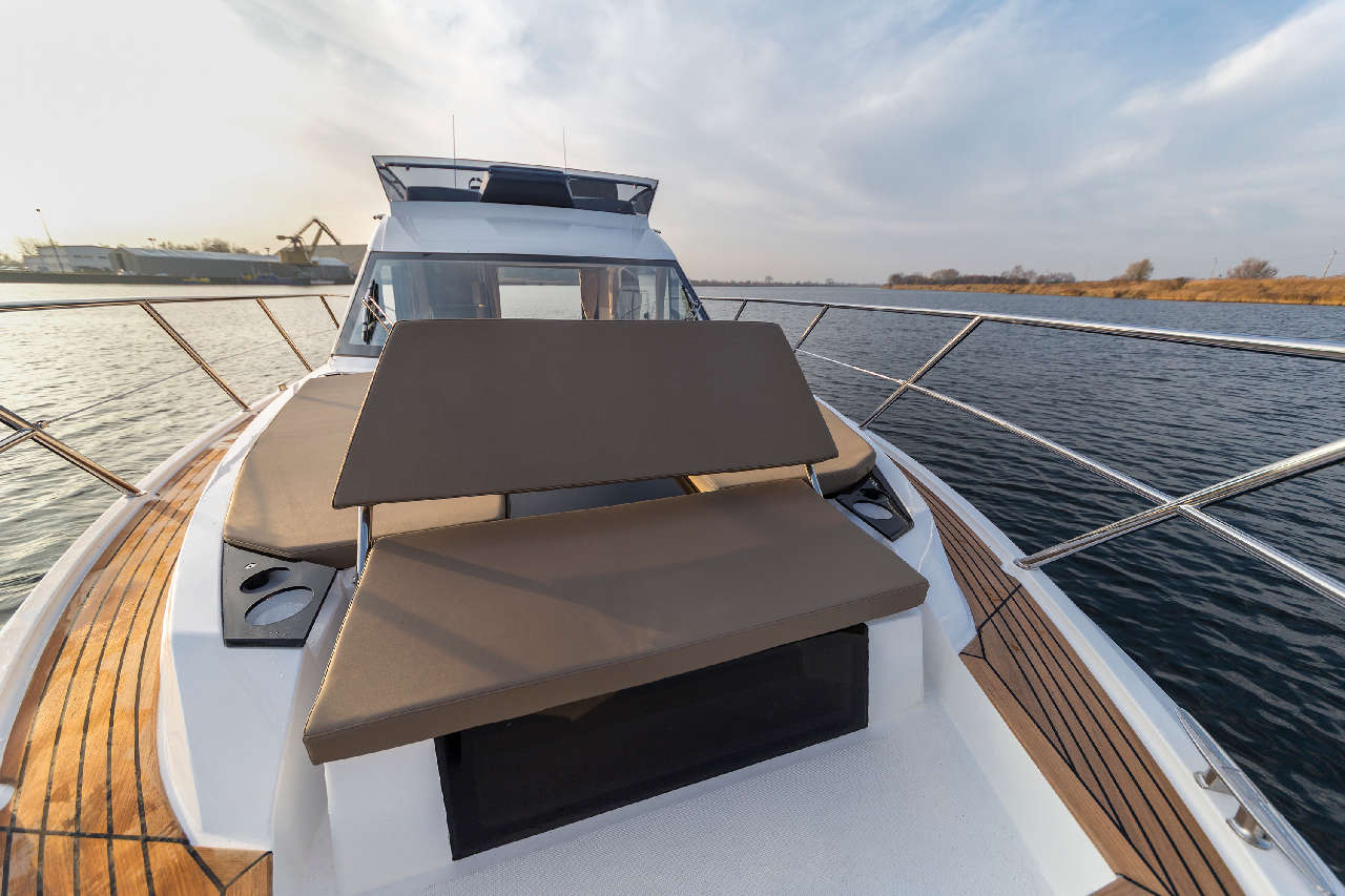 Galeon 360 FLY Cockpit image 15