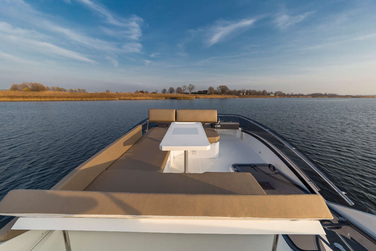 Galeon 360 FLY Cockpit image 9