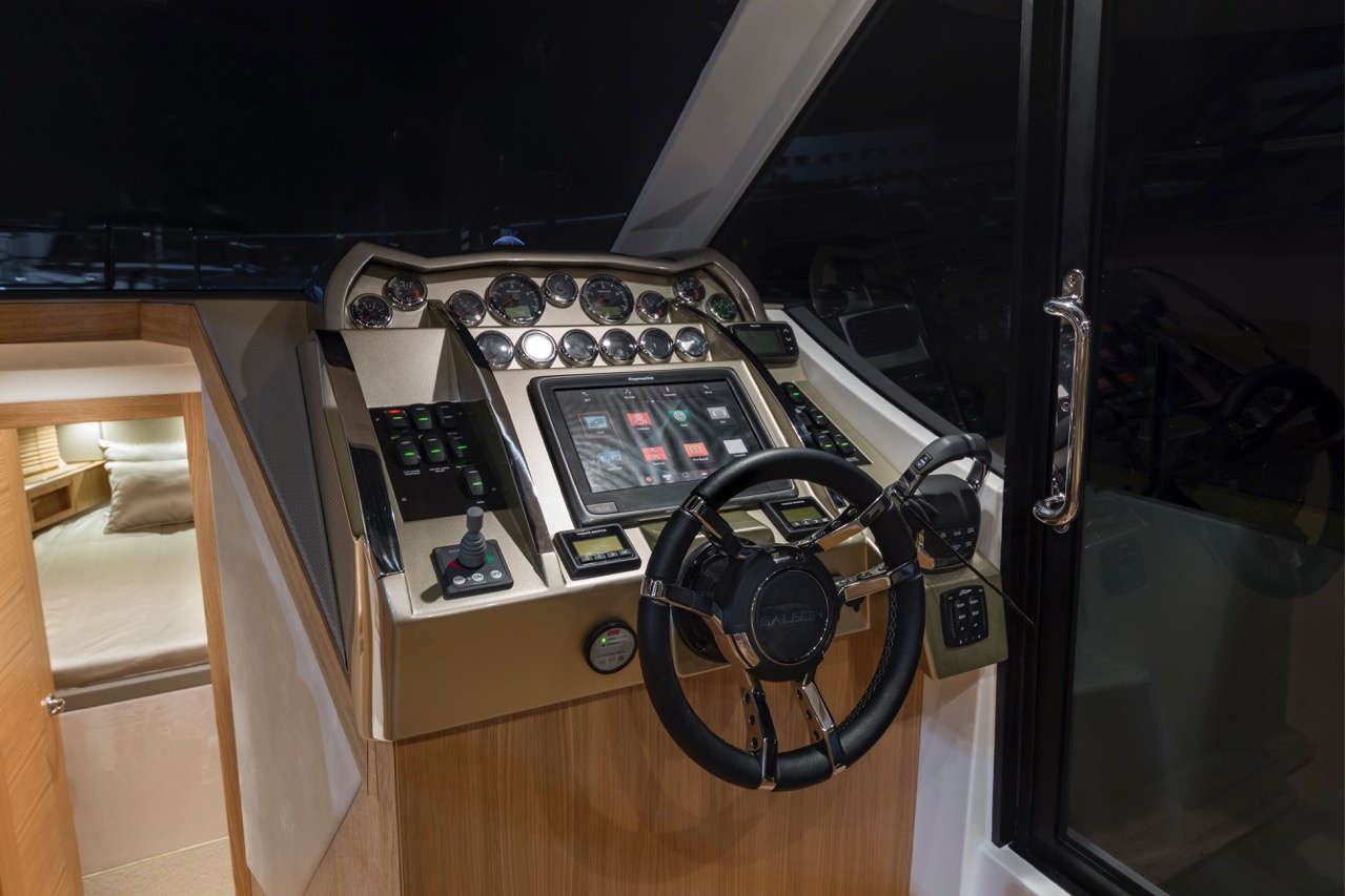 Galeon 370 HTC Internal image 8