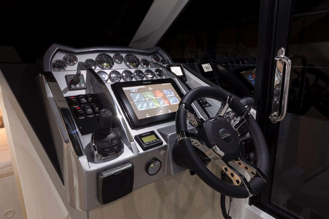 Galeon 370 HTC Internal image 16