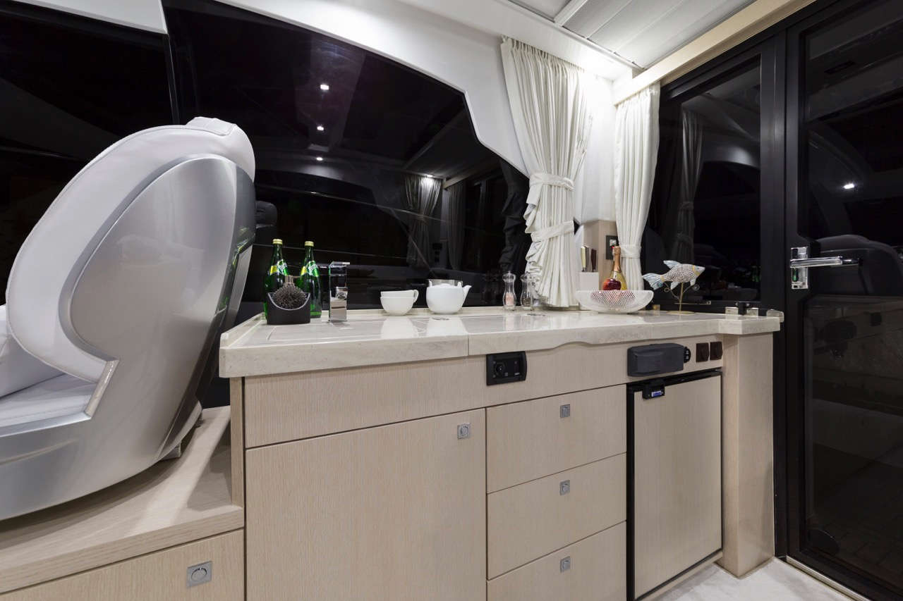 Galeon 370 HTC Internal image 18