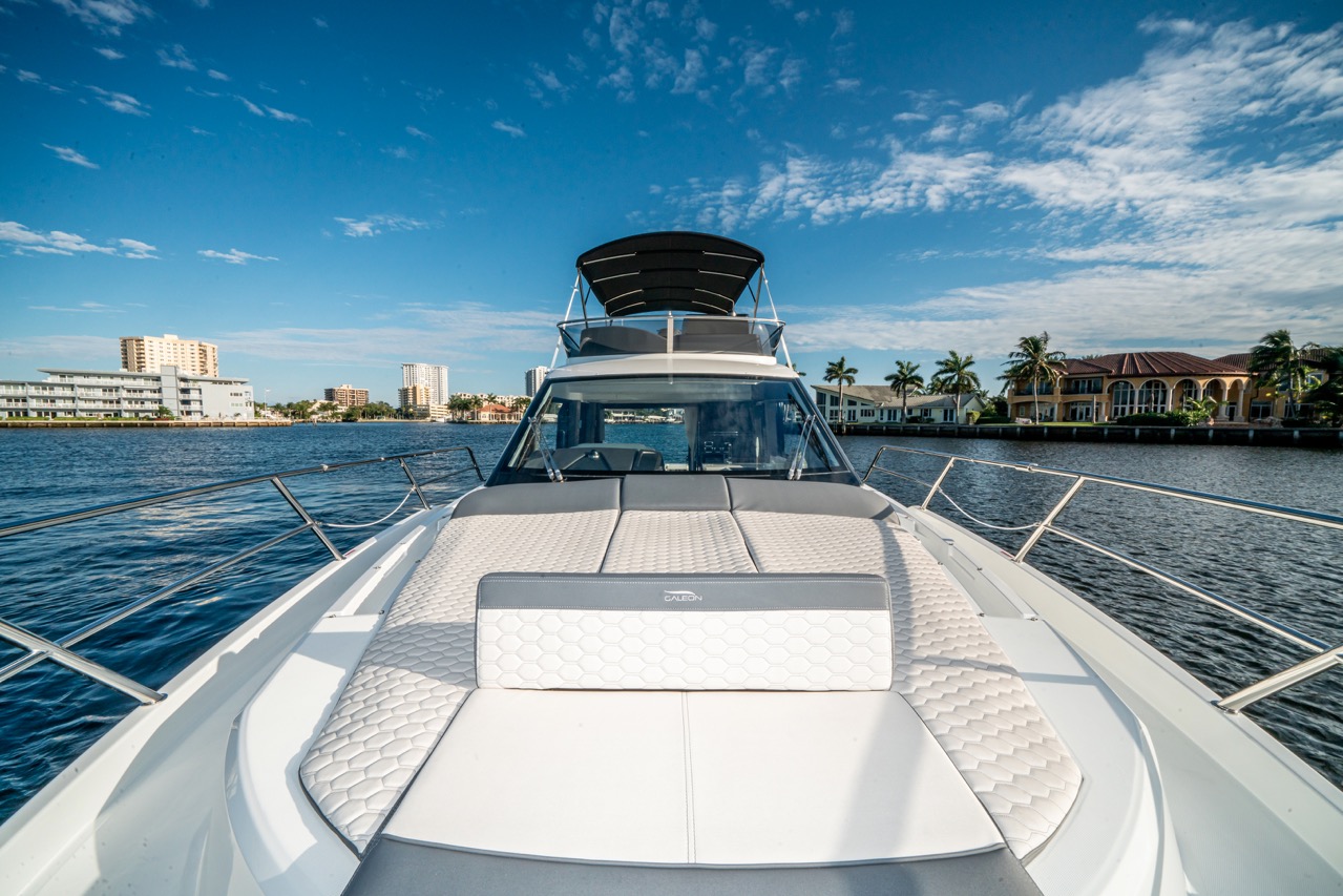 Galeon 400 FLY Cockpit image 15