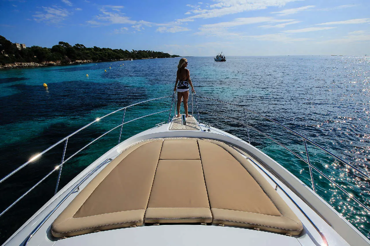 Nimbus 405 Flybridge Lifestyle image 3