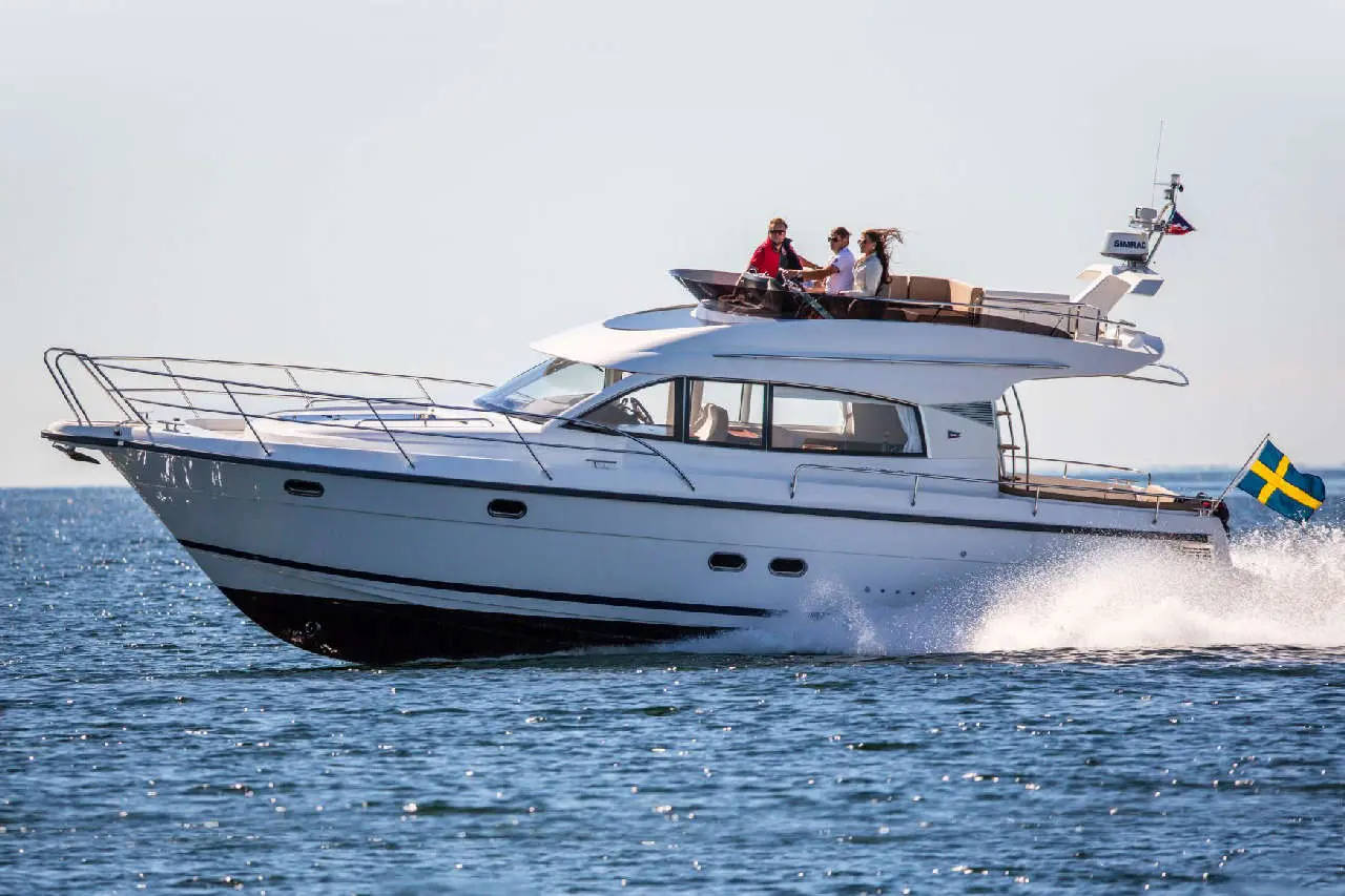 Nimbus 405 Flybridge Lifestyle image 4