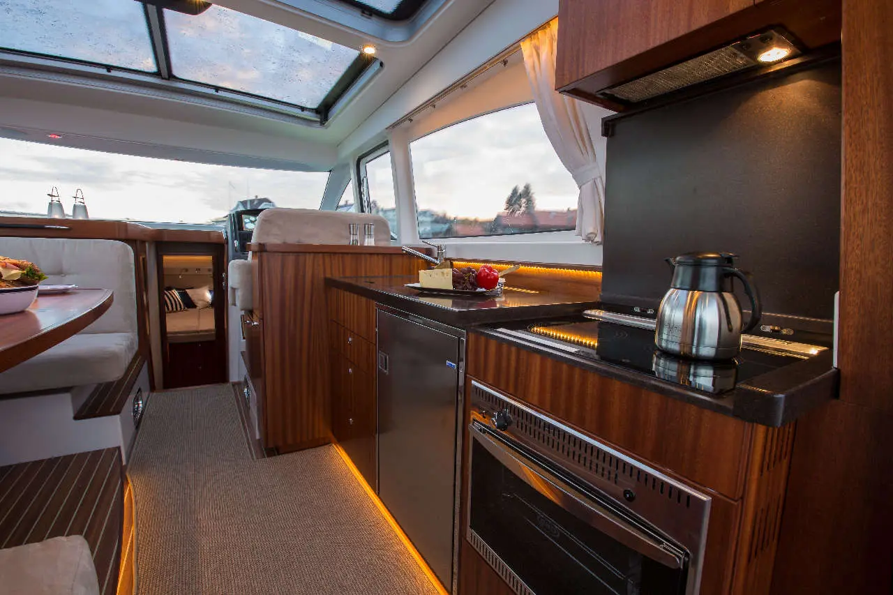 Nimbus 405 Coupe Interior image 5