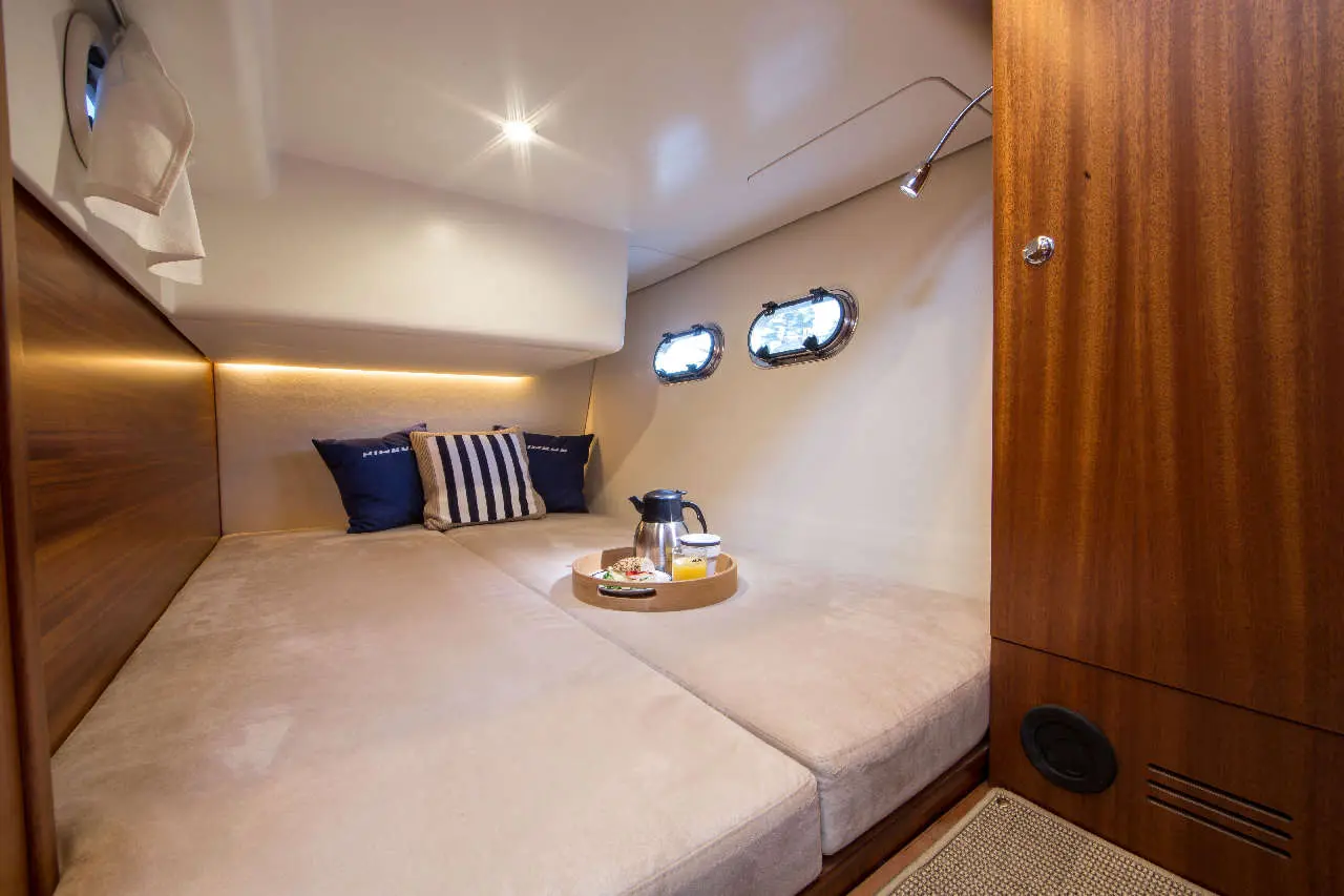Nimbus 405 Coupe Interior image 11