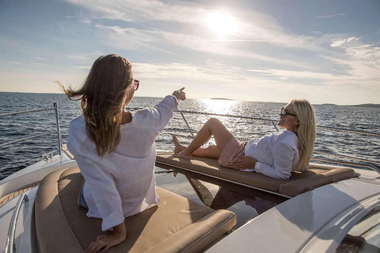 Nimbus 405 Coupe Lifestyle image 3