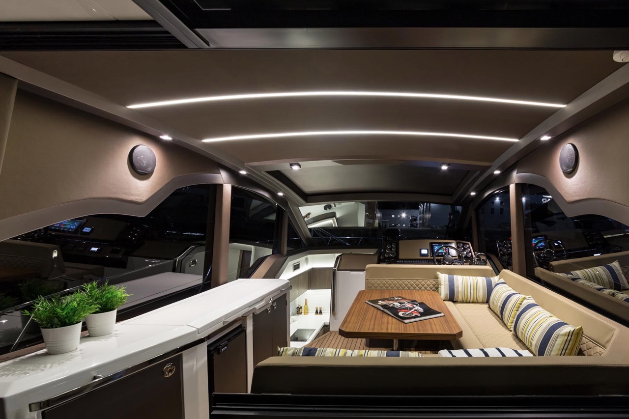 Galeon 425 HTS Internal image 2