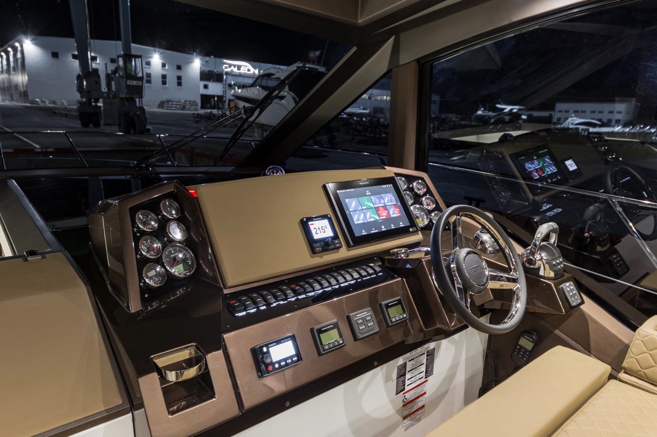 Galeon 425 HTS Internal image 4