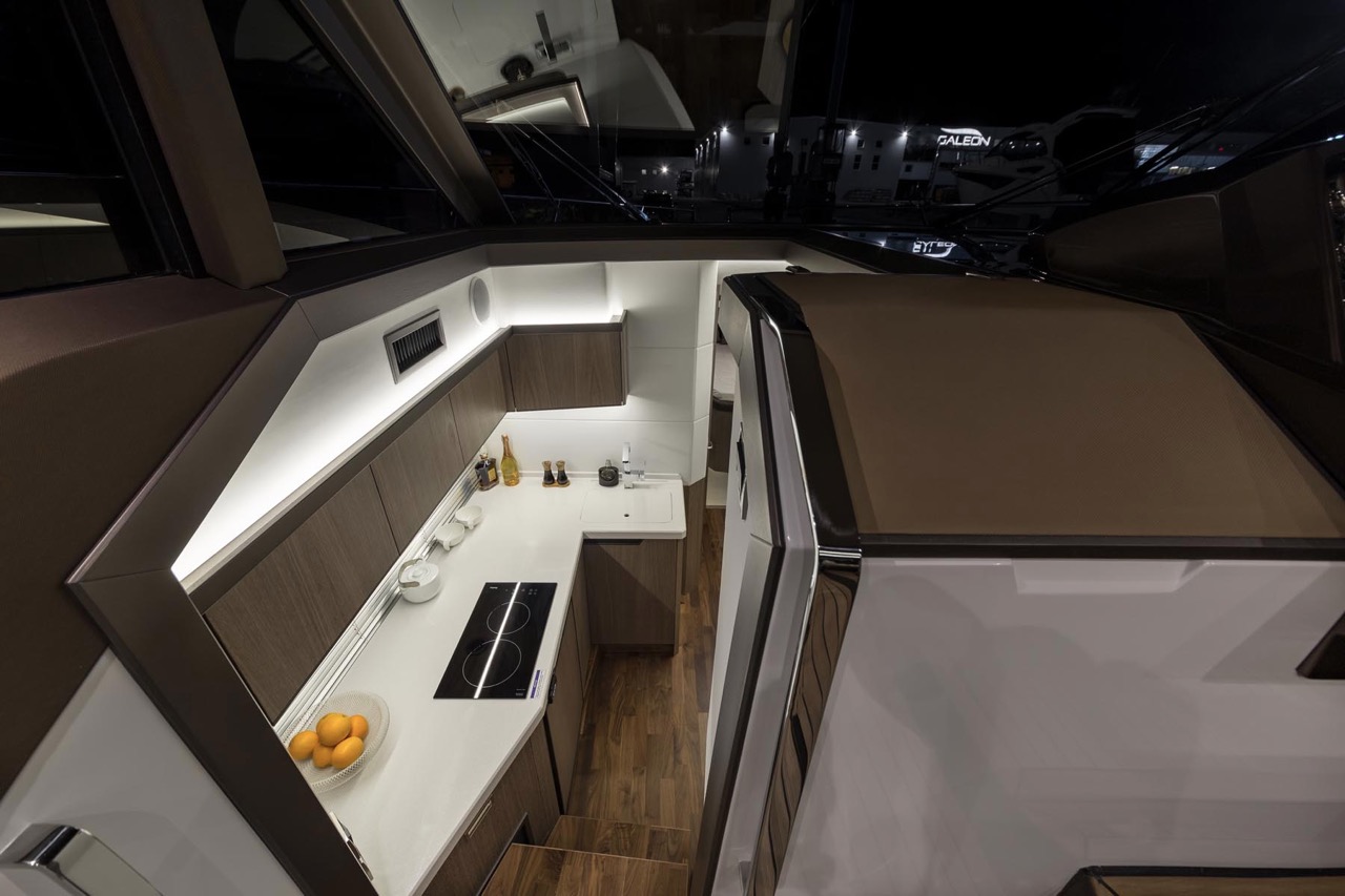 Galeon 425 HTS Internal image 6