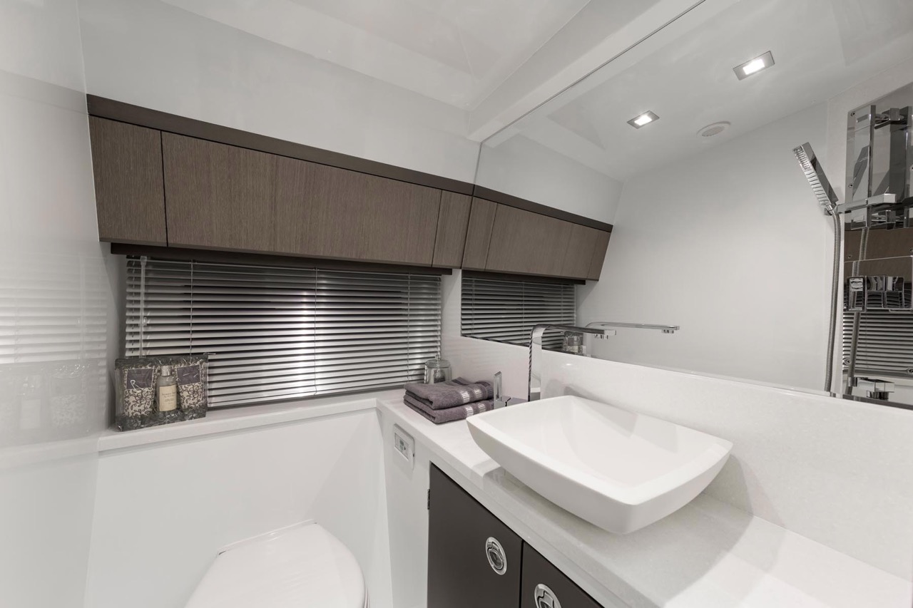 Galeon 425 HTS Internal image 12