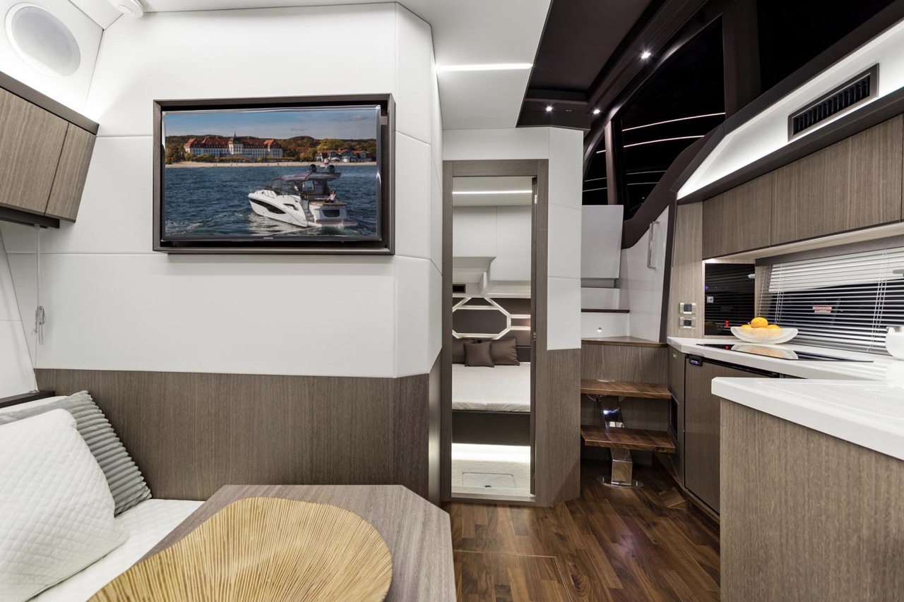 Galeon 425 HTS Internal image 13
