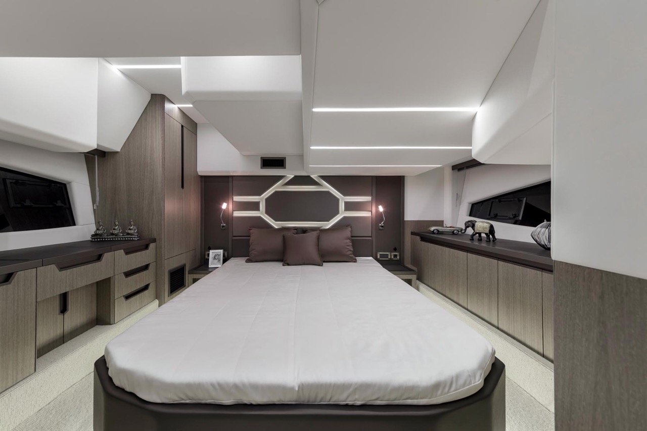 Galeon 425 HTS Internal image 14