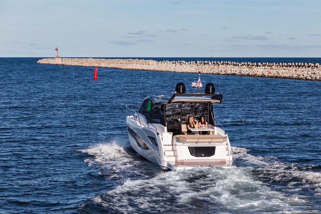 Galeon 425 HTS External image 1