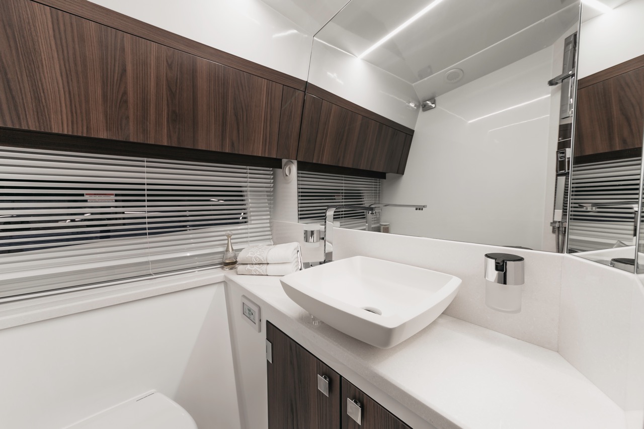 Galeon 425 HTS Internal image 16