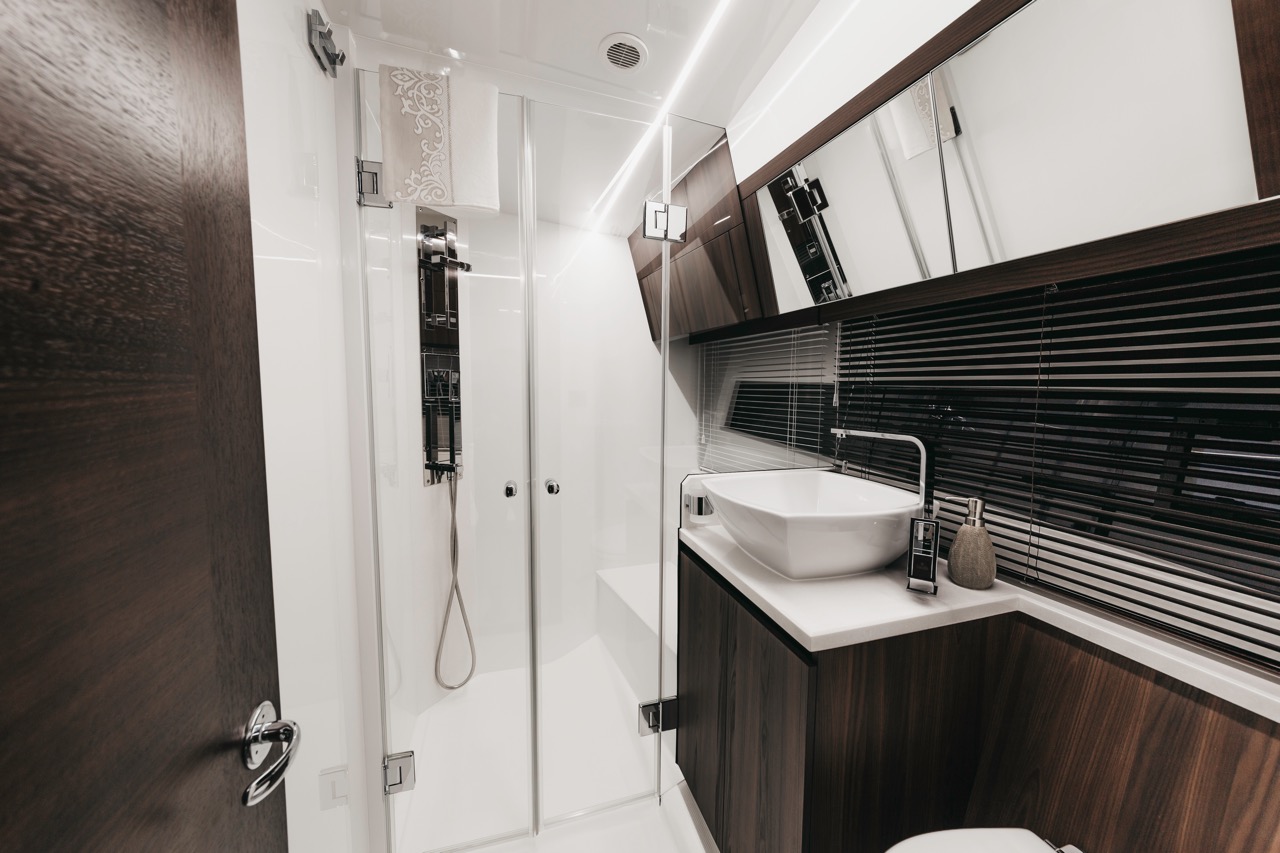 Galeon 425 HTS Internal image 17