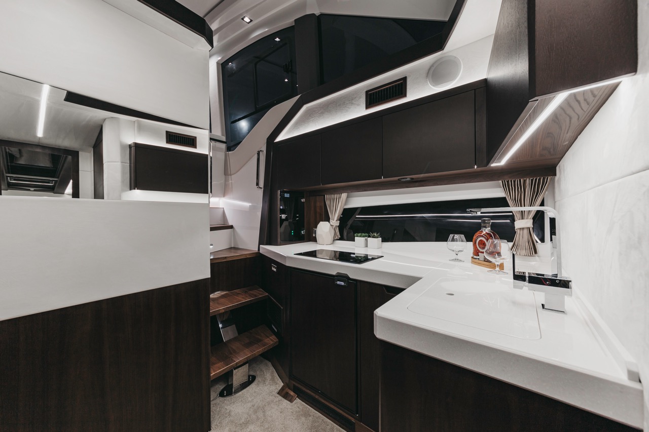 Galeon 425 HTS Internal image 20