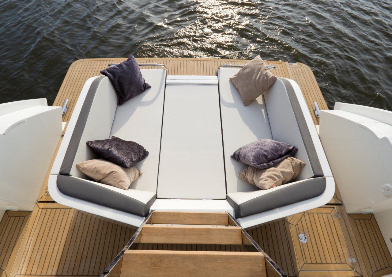Galeon 430 SKY Cockpit image 11
