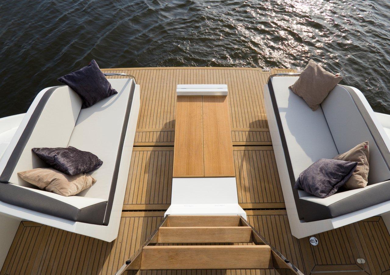 Galeon 430 SKY Cockpit image 12