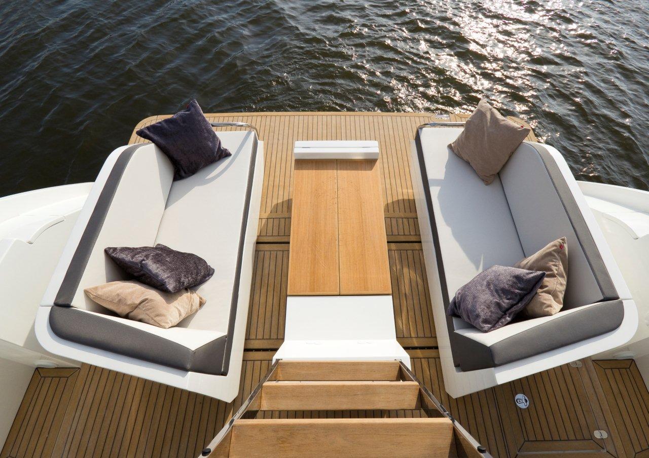 Galeon 430 SKY Cockpit image 13