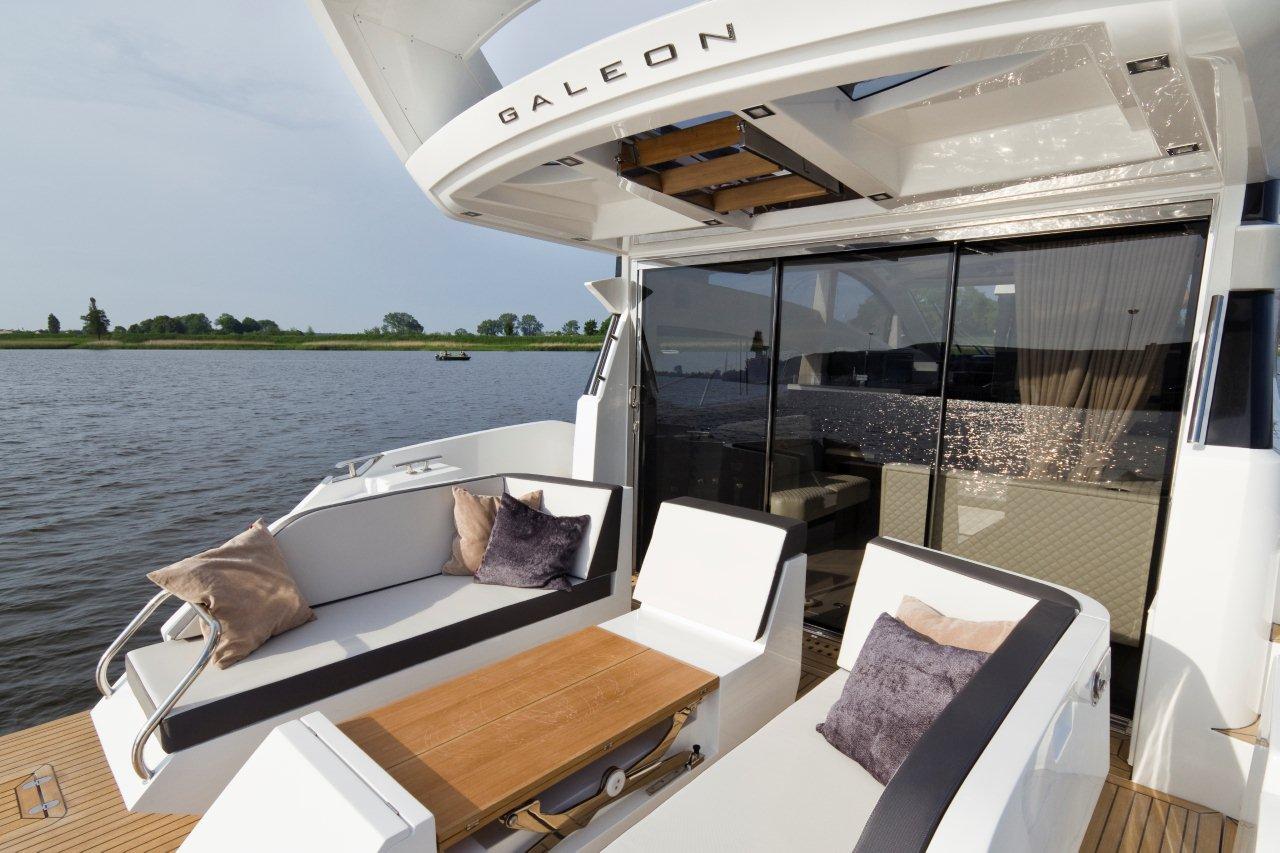 Galeon 430 SKY Cockpit image 17
