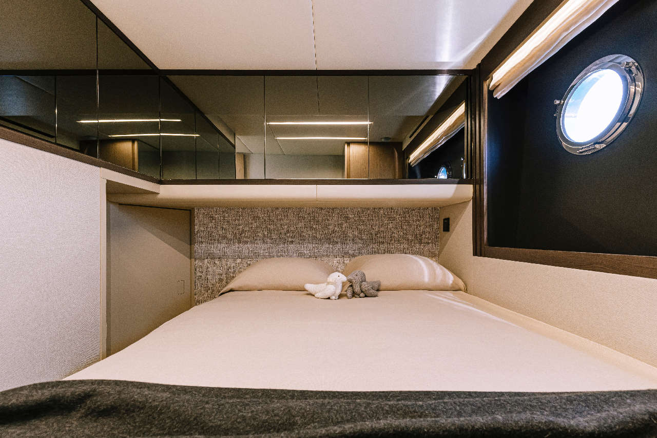 Absolute 52 FLY Interior image 2