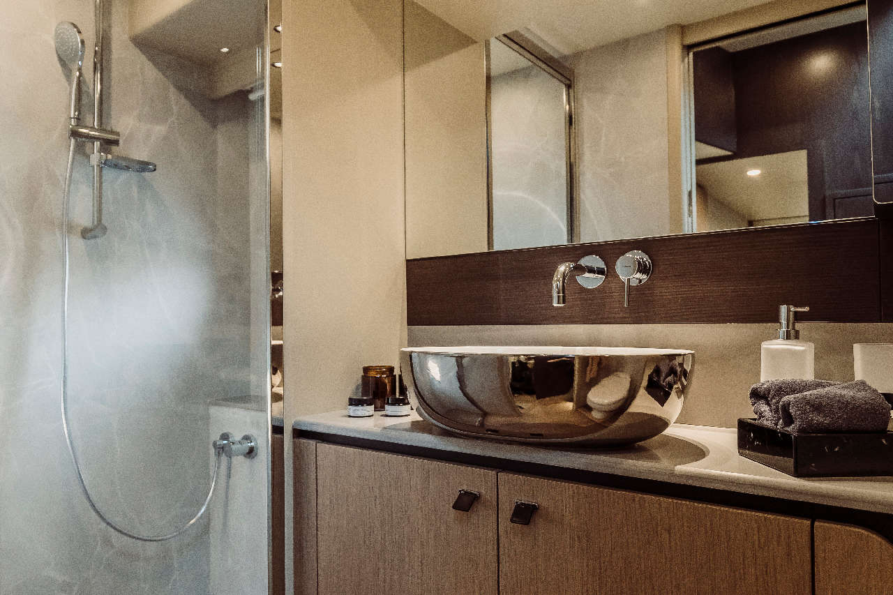 Absolute 52 FLY Interior image 8