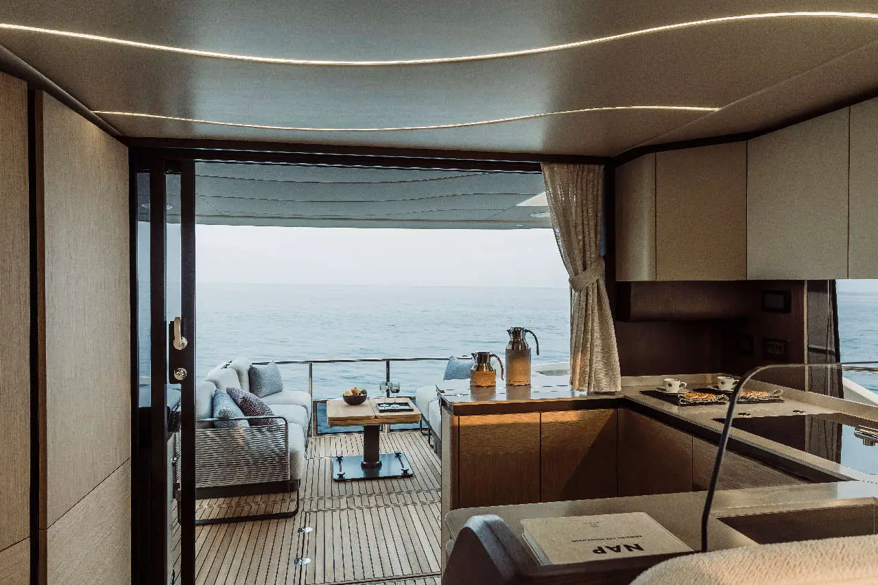 Absolute 52 FLY Interior image 9