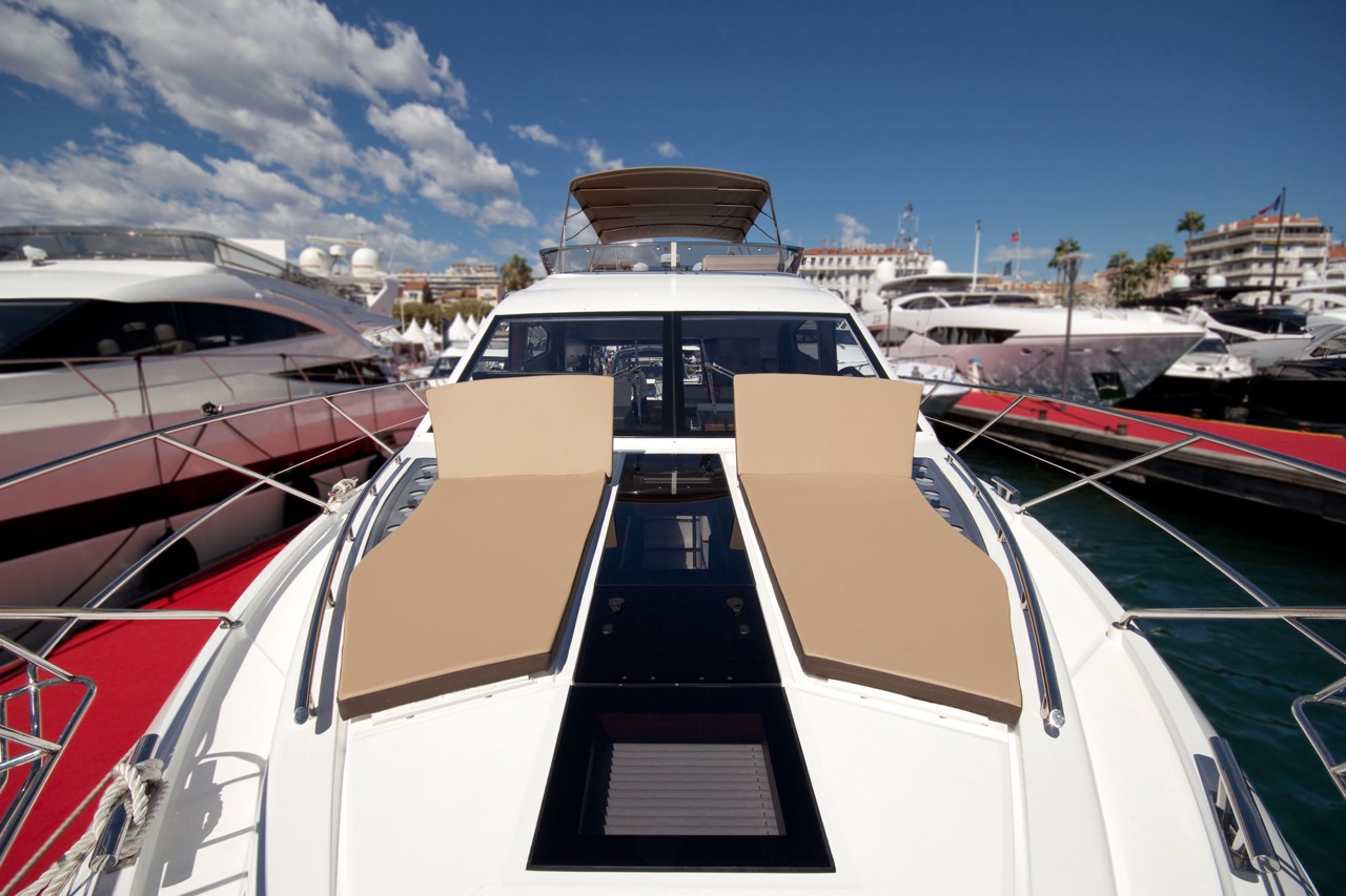 Galeon 550 FLY Cockpit image 5