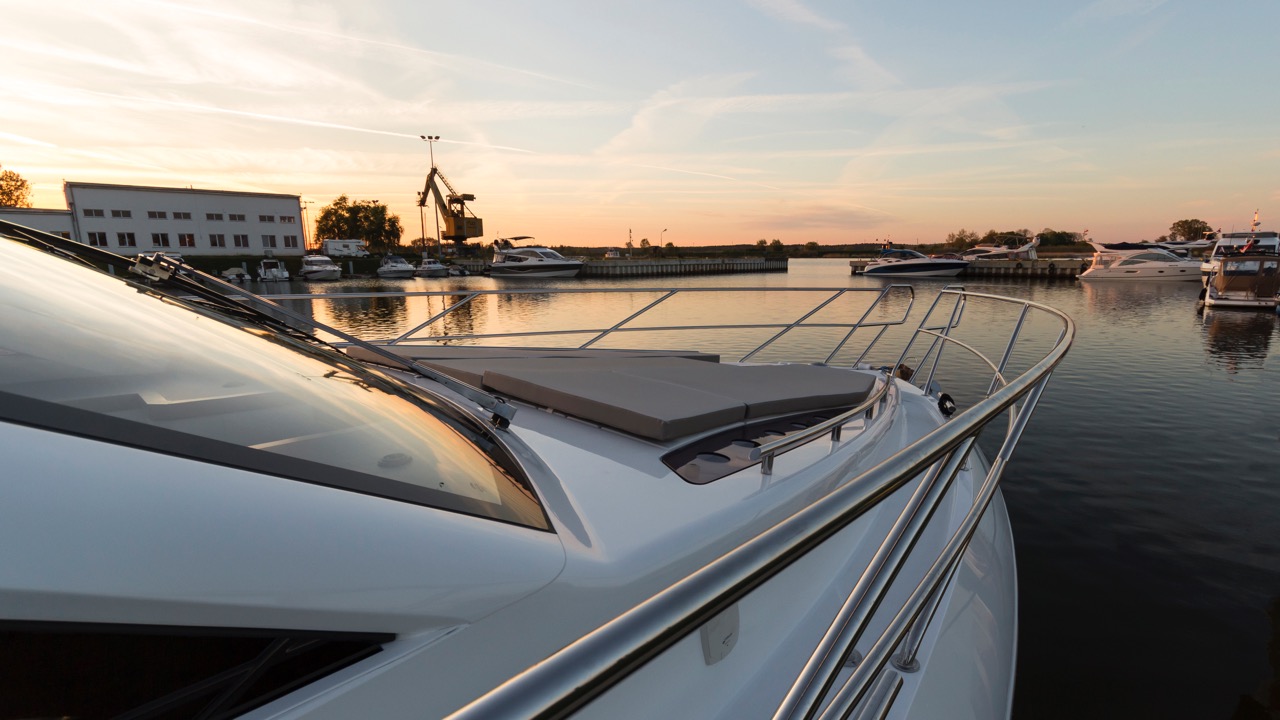 Galeon 550 FLY Cockpit image 19