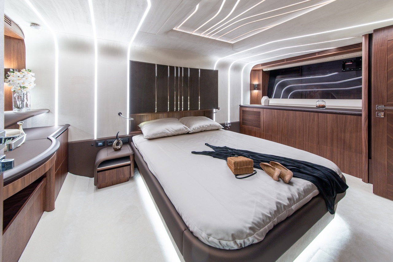 Galeon 680 FLY Internal image 2