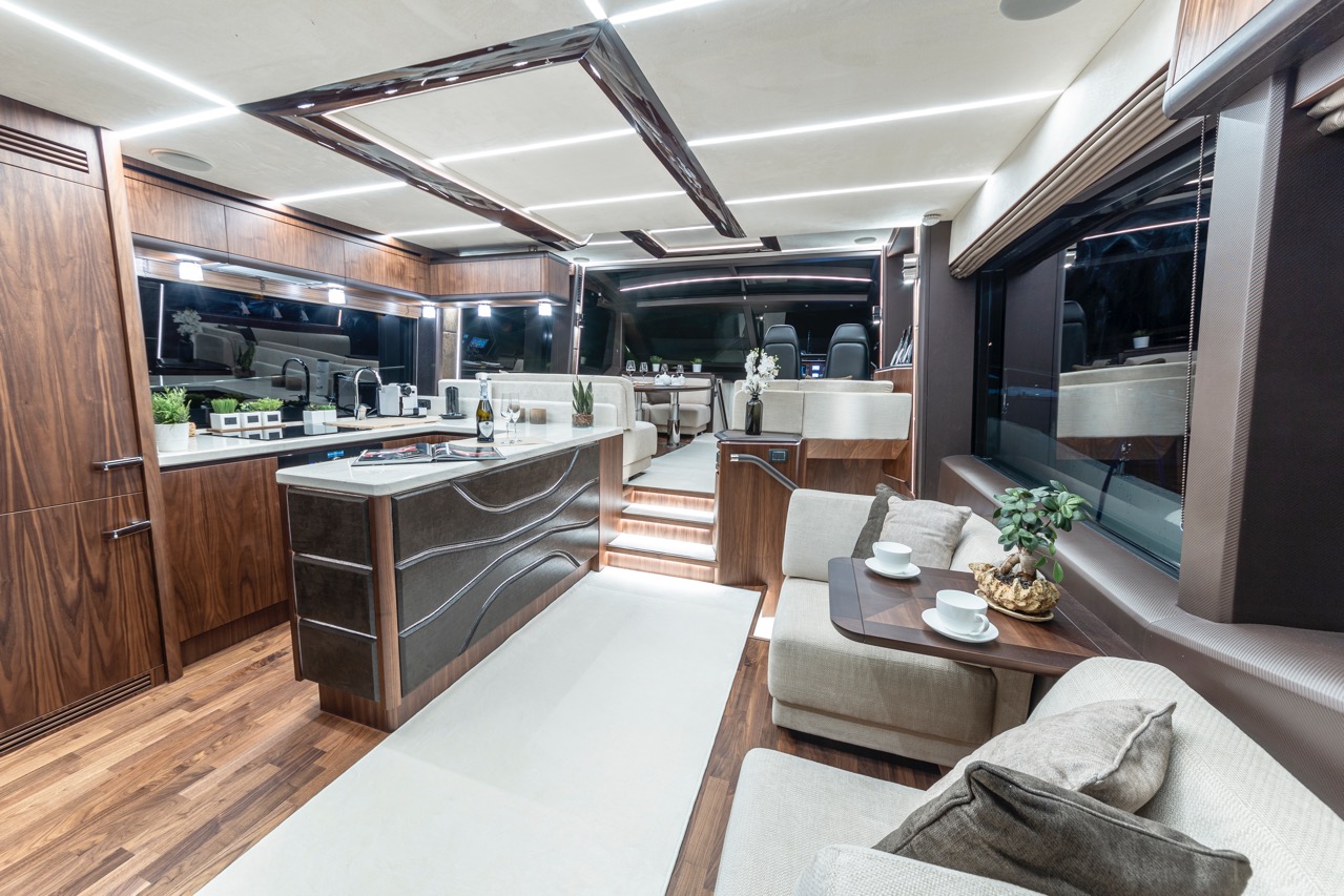 Galeon 680 FLY Internal image 11