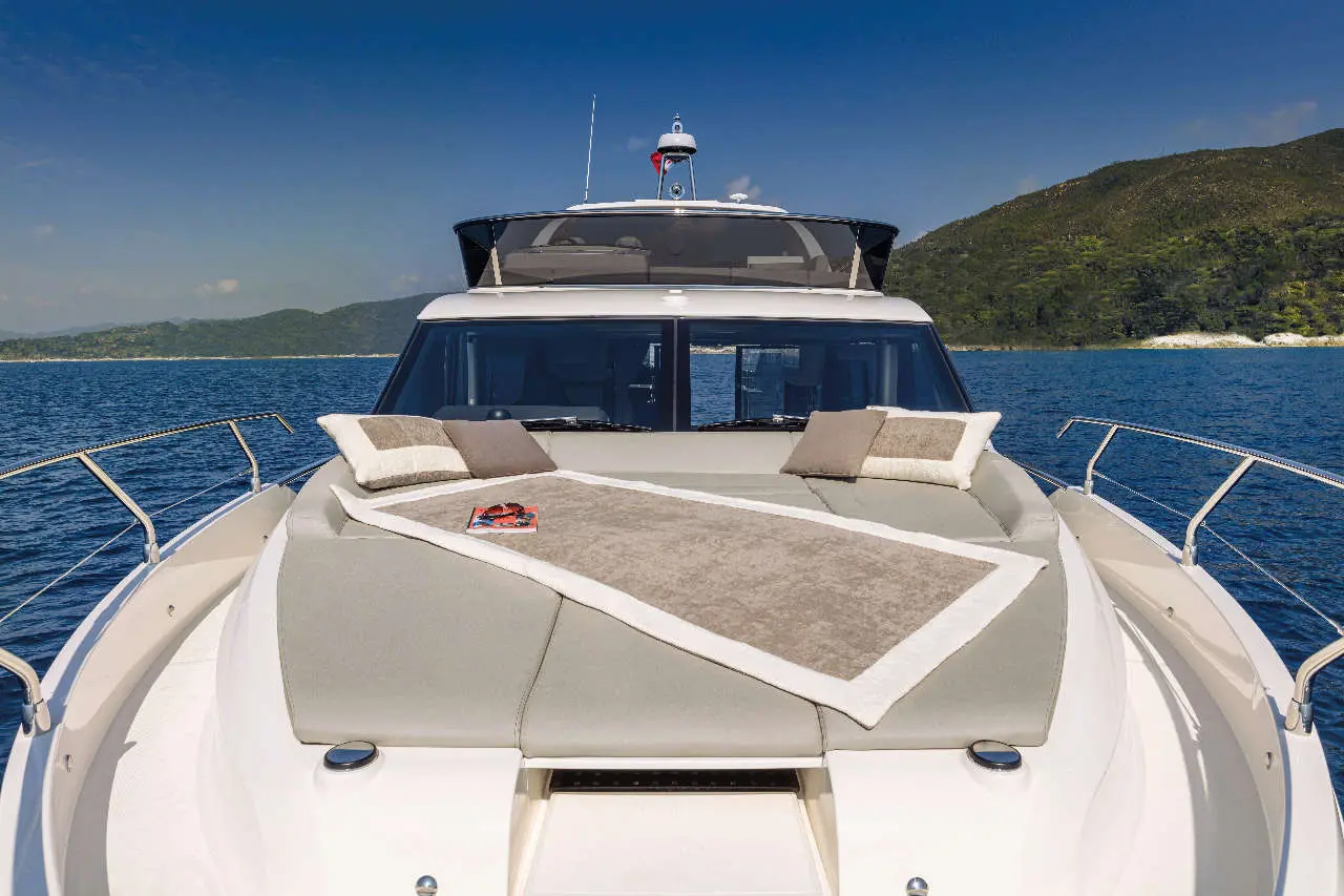 Absolute 47 FLY Interior image 1