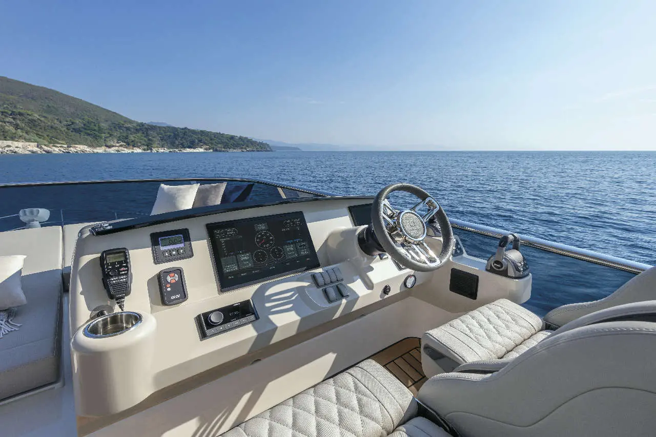 Absolute 50 FLY Interior image 1