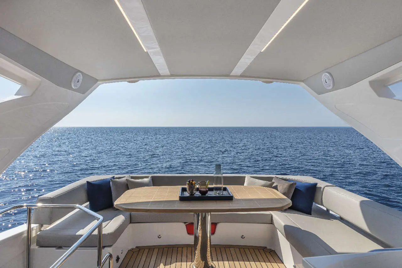 Absolute 50 FLY Interior image 2