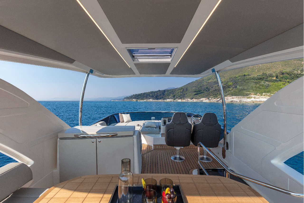 Absolute 50 FLY Interior image 3