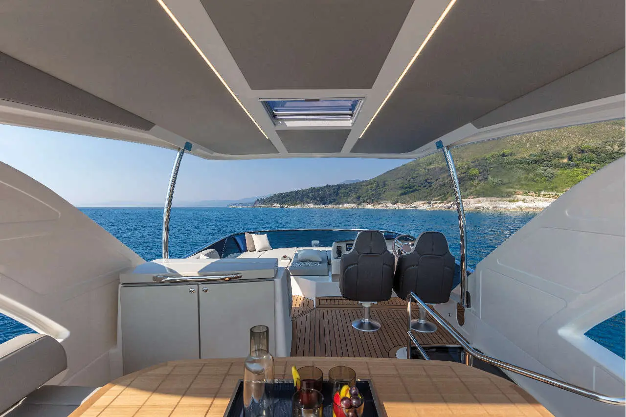 Absolute 50 FLY Interior image 3