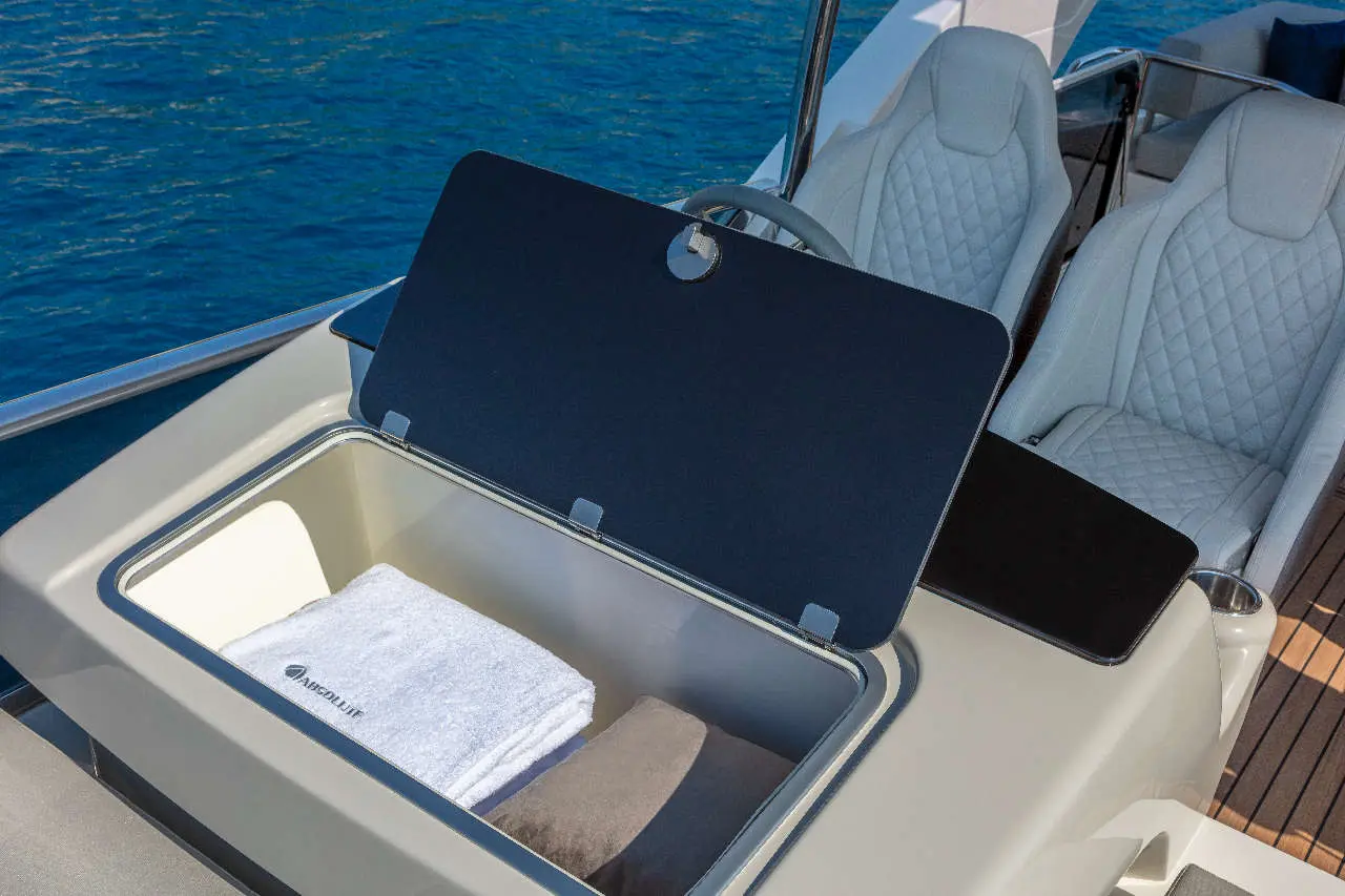 Absolute 50 FLY Interior image 5
