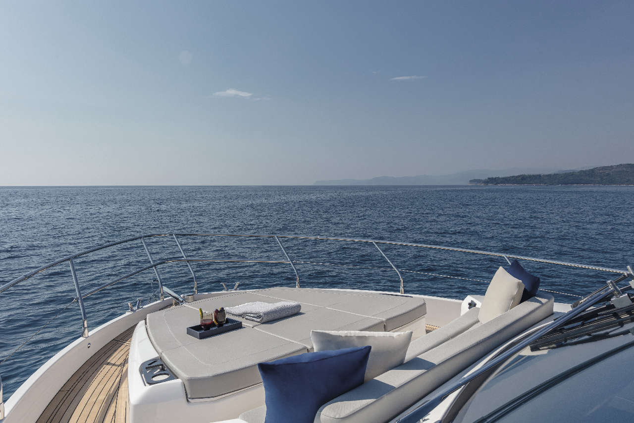 Absolute 50 FLY Interior image 6